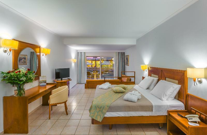 Kipriotis Maris Suites Псалиди Экстерьер фото